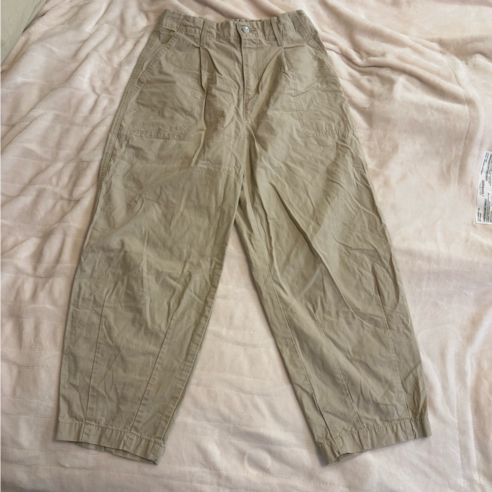 Tan and cream high-waisted straight-leg Levi’s